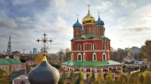 Донской монастырь в центре современной Москвы
